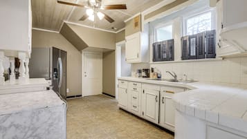 Refrigerador, microondas, parrilla de estufa y lavavajillas