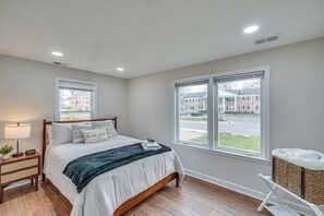 3 bedrooms, desk, iron/ironing board, internet