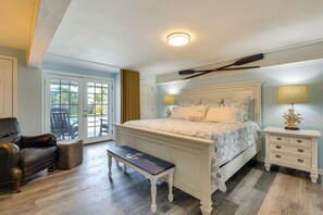 1 bedroom, iron/ironing board, Internet, bed sheets - Steps to Sea! Okaloosa Island Gem w/ Outdoor Oasis (Fort Walton Beach)