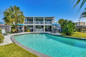 Pool - Steps to Sea! Okaloosa Island Gem w/ Outdoor Oasis (Fort Walton Beach)
