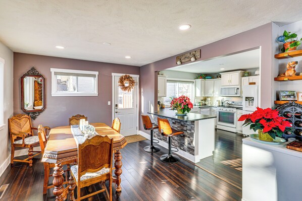 Dining - Spacious & Family Friendly! Lincoln Home Near Dtwn (Lincoln)