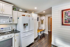 Refrigerador, microondas, parrilla de estufa y lavavajillas
