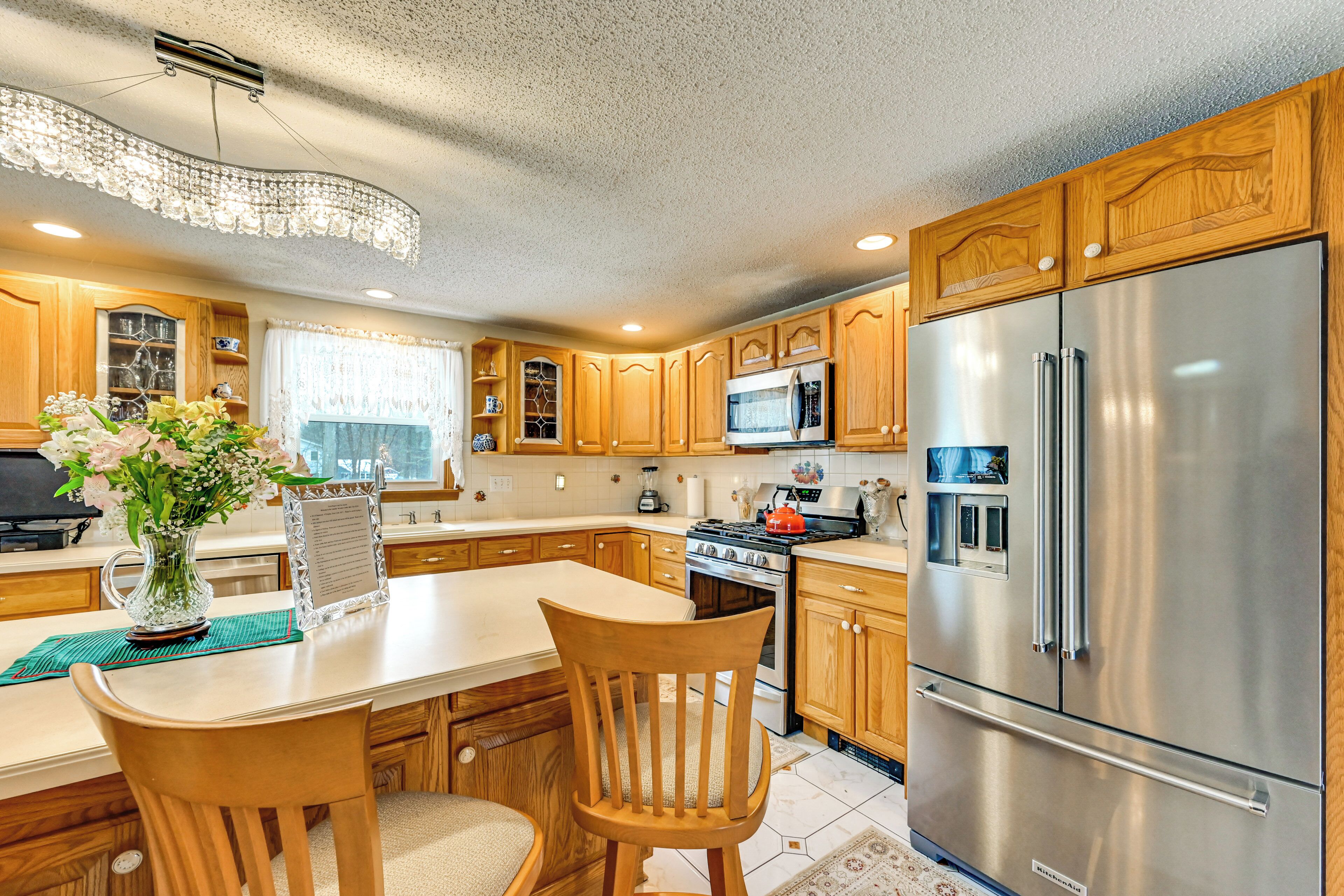 Fridge, microwave, stovetop, dishwasher