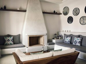 Living area - Villa Thelia, Divine Sunset & Sea Views, Private Pool, Furnished Terrace, Oia (Santorini)