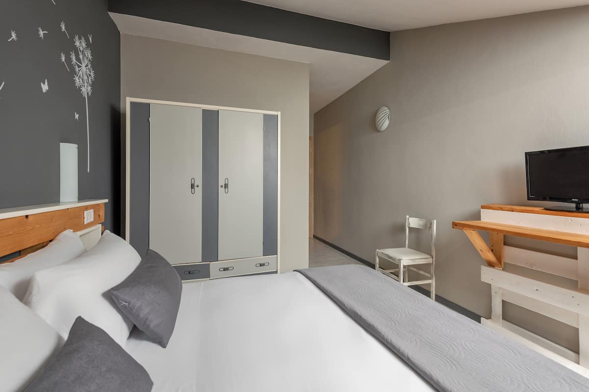 Economy Double Room | In-room safe, desk, laptop workspace, WiFi (free)