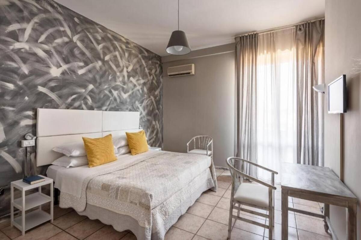 Standard Double or Twin Room | In-room safe, desk, laptop workspace, WiFi (free)