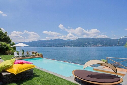 Villa Nivora: An elegant and welcoming two-story villa located right on the Lake Maggiore, with Free WI-FI.