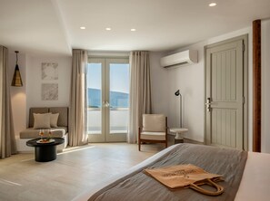 1 bedroom, in-room safe, iron/ironing board, free WiFi - Heliane Suite, Divine Sunset & Sea Views, Private Pool, Furnished Terrace, Oia (Santorini)