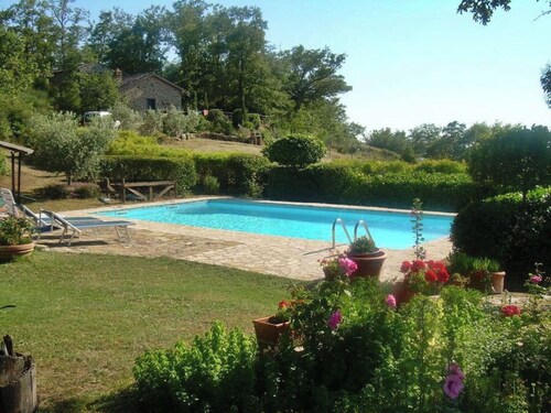 Country House / Farm House in Sorano with 5 bedrooms sleeps 9
