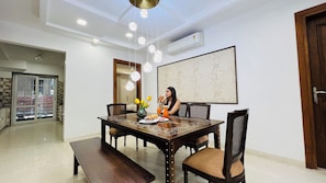 Free daily buffet breakfast - Prithvi Hotel & Banquet Hall Delhi (New Delhi)