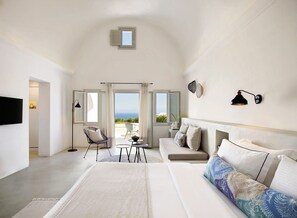 1 bedroom, in-room safe, iron/ironing board, free WiFi - Nyxelle Suite, Divine Sunset - Sea Views, Private Jacuzzi, Furnished Terrace,. (Santorini)