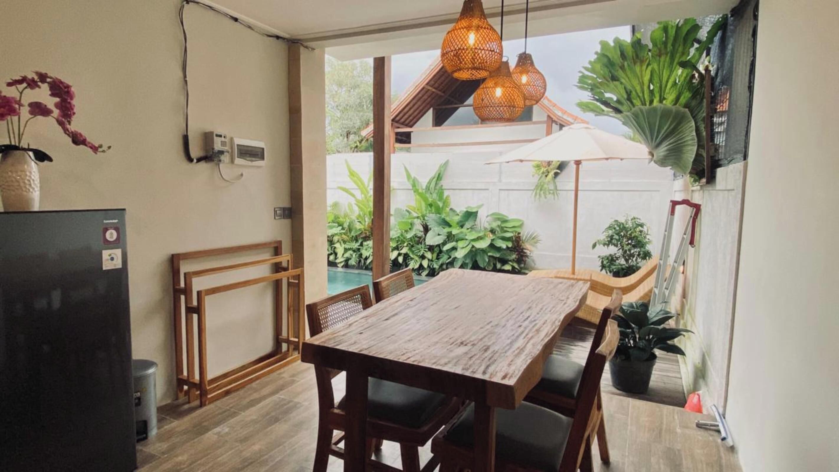 Standard Villa, Pool View | In-room dining