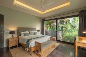 Deluxe Villa, 4 Bedrooms, Private Pool, Pool View | Peralatan tempat tidur premium, peti besi dalam bilik, meja 
