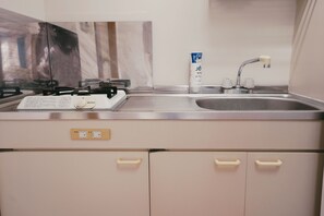 Tremannsrom – comfort, 1 kingsize-seng med sovesofa, ikke-røyk, tekjøkken | Blendingsgardiner og wi-fi (inkludert)