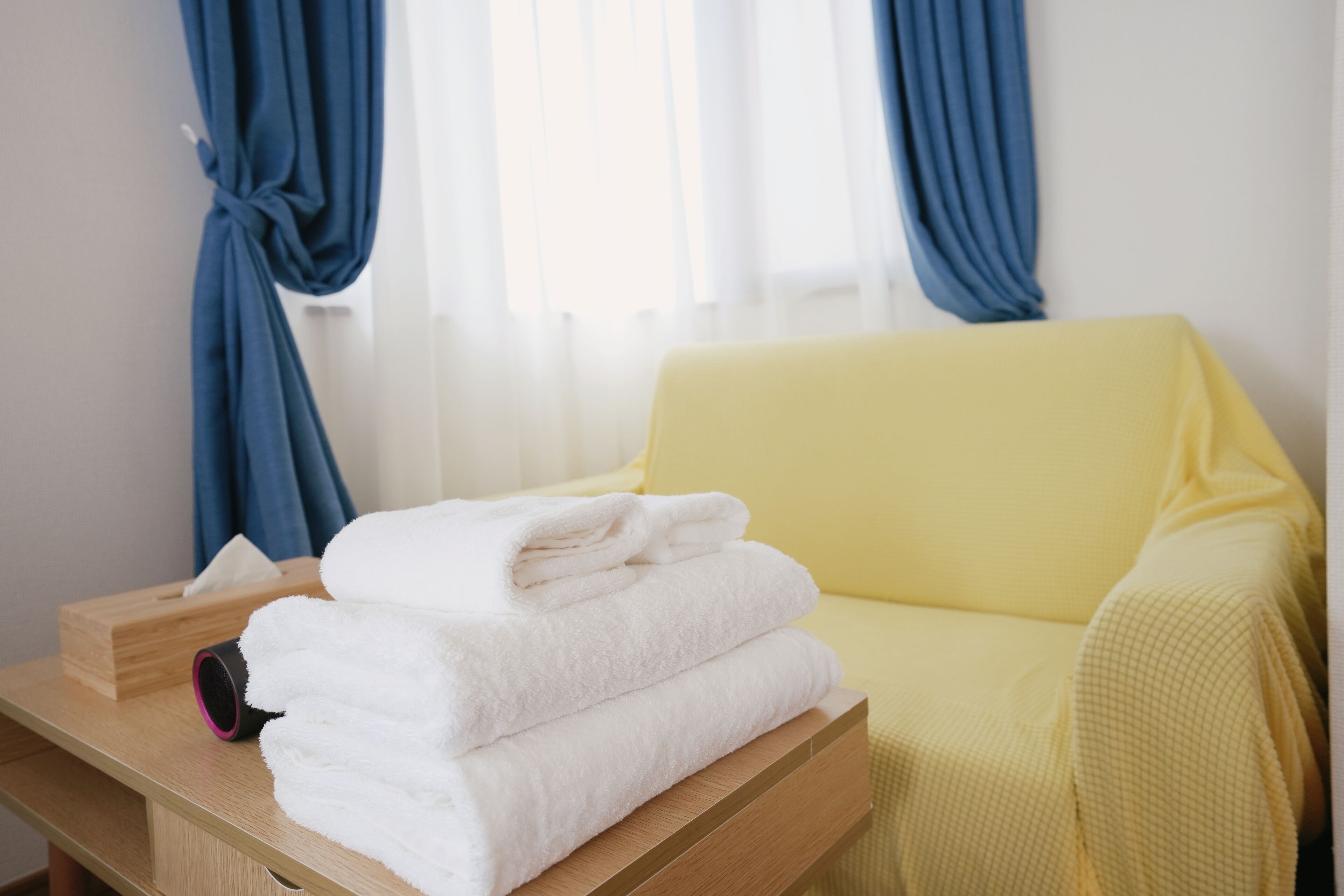 Tremannsrom – comfort, 1 kingsize-seng med sovesofa, ikke-røyk, tekjøkken | Blendingsgardiner og wi-fi (inkludert)