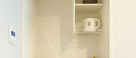 Elite Double Room, 1 Queen Bed, Non Smoking, Balcony | Private kitchenette | Electric kettle, cookware/dishes/utensils