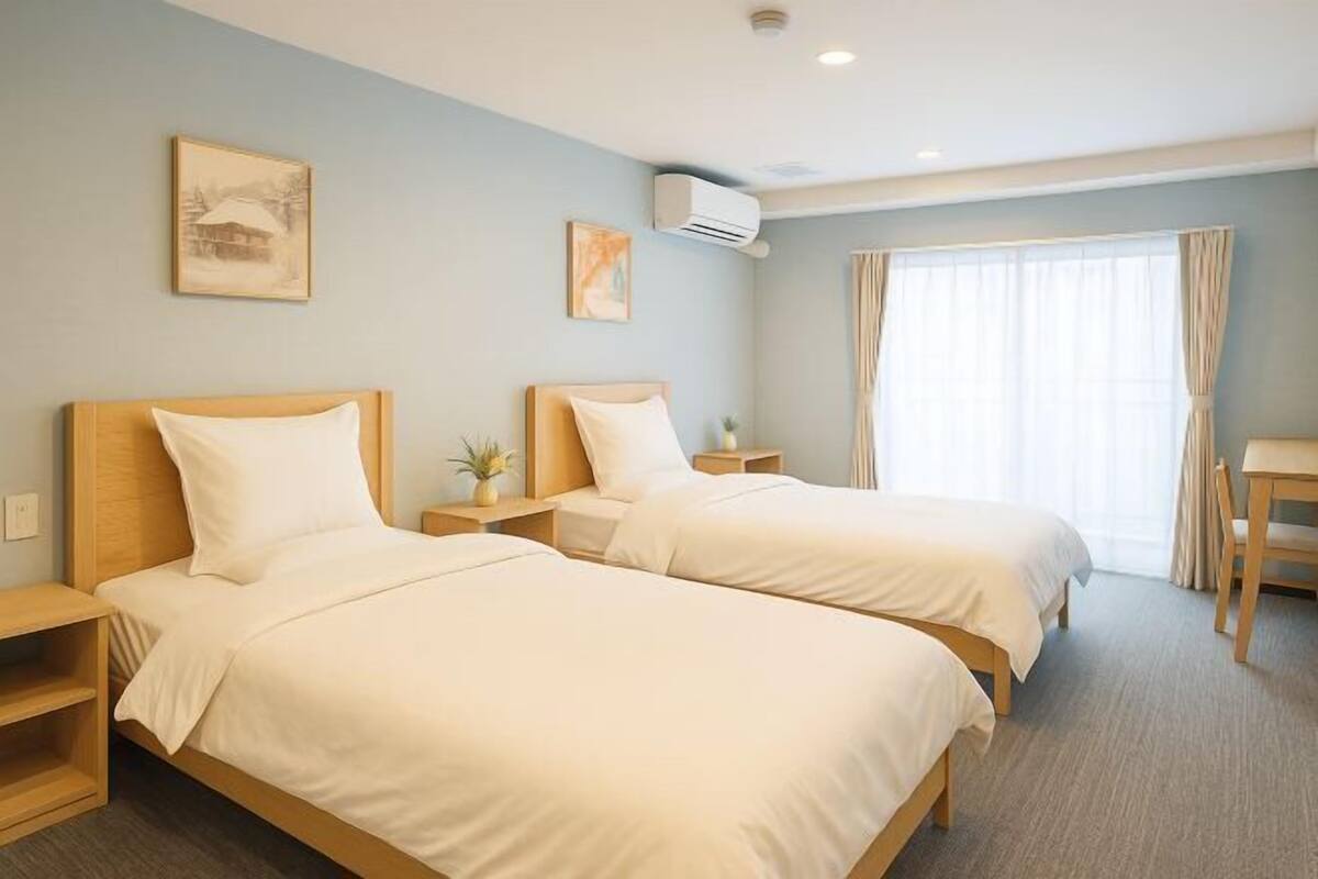 Blackout drapes, free WiFi