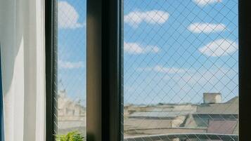 Kamar Quadruple Keluarga, Beberapa Tempat Tidur, Bebas Asap Rokok, balkon | Tirai kedap cahaya dan Wi-Fi gratis