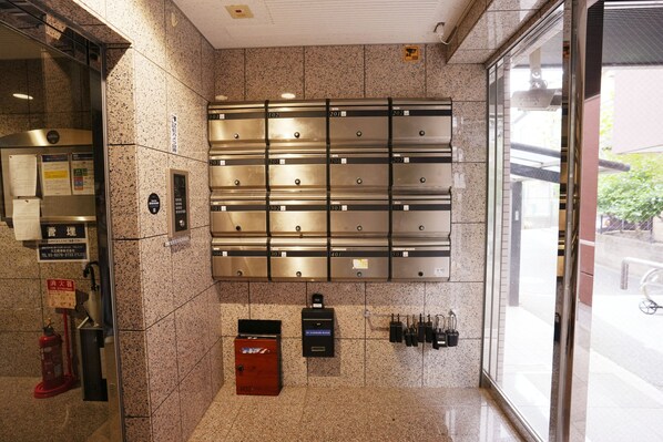 Interior detail - AOMUGIHOTEL-Otsuka (Tokyo)