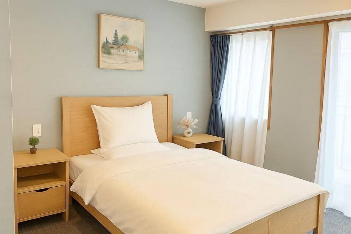 Blackout drapes, free WiFi