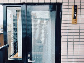 Dobbeltrom – junior, 1 queensize-seng, ikke-røyk, privat bad | Blendingsgardiner og wi-fi (inkludert)