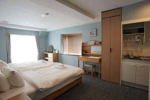 Senior Double or Twin Room, Berbilang Katil, Non Smoking, Balcony | Langsir/tirai gelap terus, Wi-fi percuma 