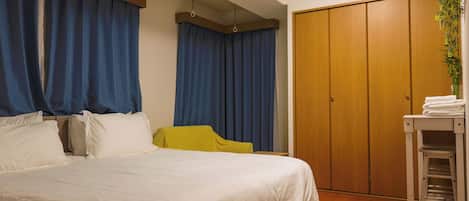 Comfort Triple Room, 1 King Bed with Sofa bed, Non Smoking, Kitchenette