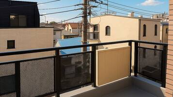 Senior kamer, 1 twee- of 2 eenpersoonsbedden, Meerdere bedden, niet-roken, balkon | Woonkamer