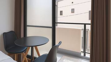 Business Double Room, 1 Queen Bed, Non Smoking, Balcony | Blackout drapes, free WiFi