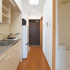 Business Double Room, 1 Queen Bed, Non Smoking, Balcony | Blackout drapes, free WiFi - AOMUGIHOTEL-Otsuka (Tokyo)