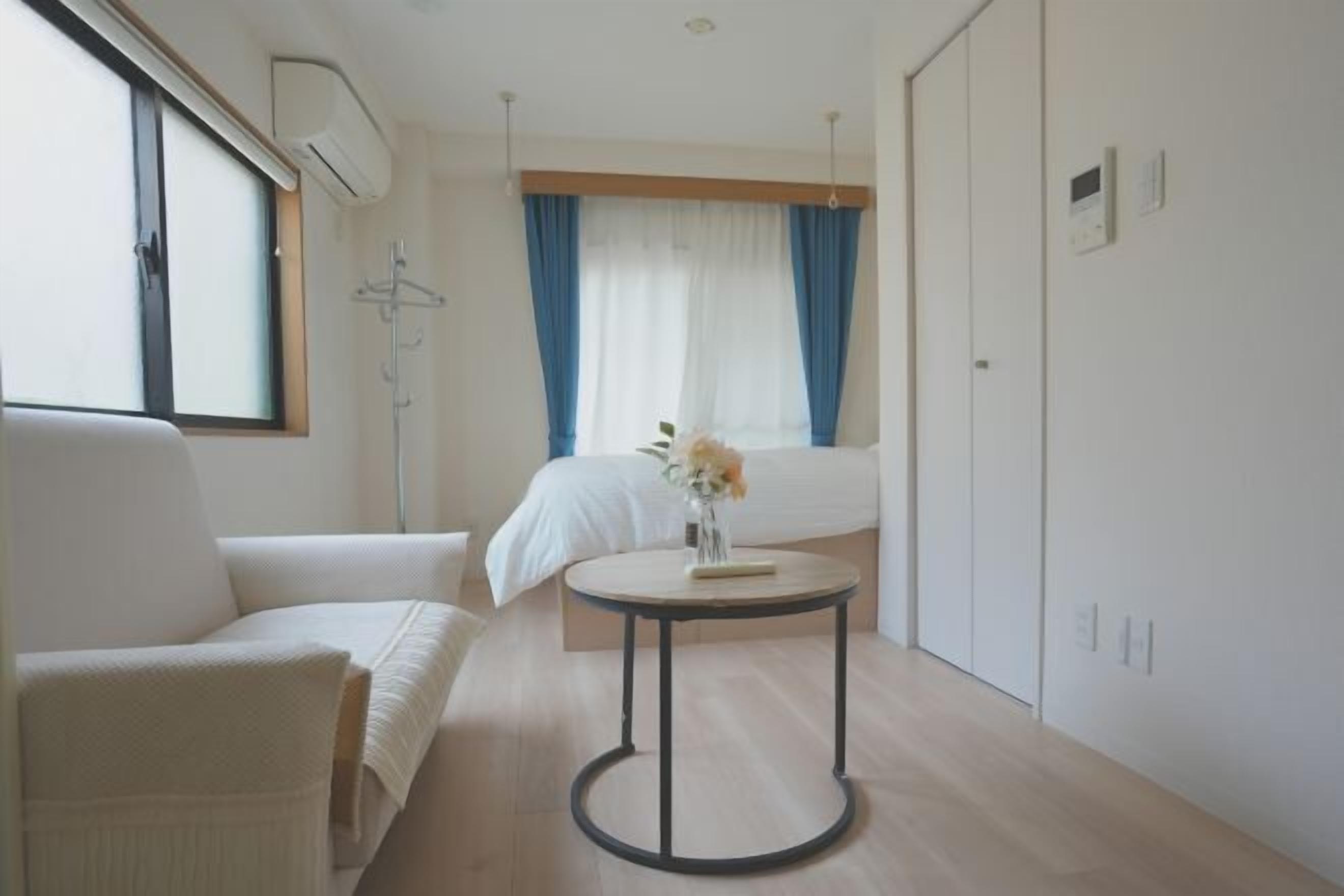 Blackout drapes, free WiFi