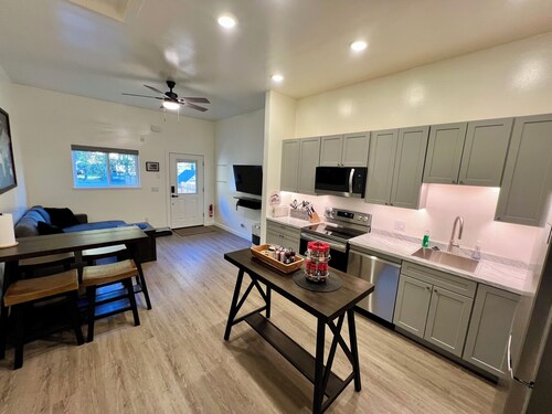 New Cozy & Modern 2-Bedroom Guesthouse in Charming Skagway