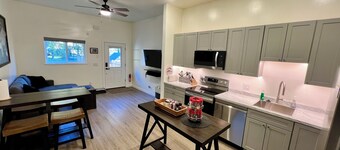 New Cozy & Modern 2-Bedroom Guesthouse in Charming Skagway