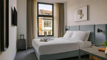 Kamar Double Deluks, 1 Tempat Tidur Queen | Brankas, tirai kedap cahaya, dan Wi-Fi gratis