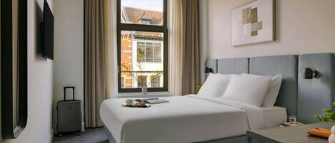 Kahden hengen deluxe-huone, 1 keskisuuri parisänky | Tallelokero huoneessa, pimennysverhot, ilmainen Wi-Fi