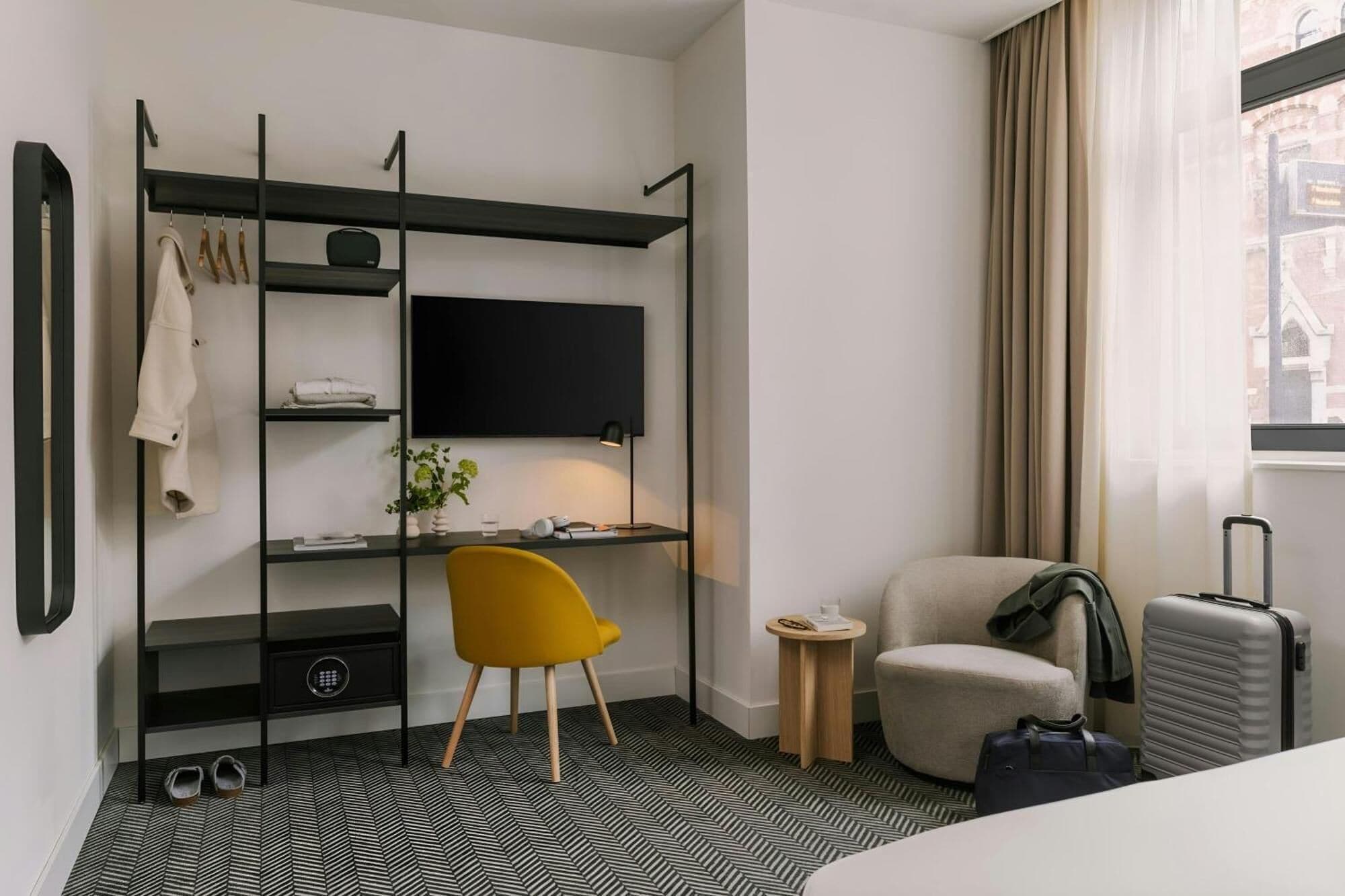 In-room safe, blackout drapes, free WiFi