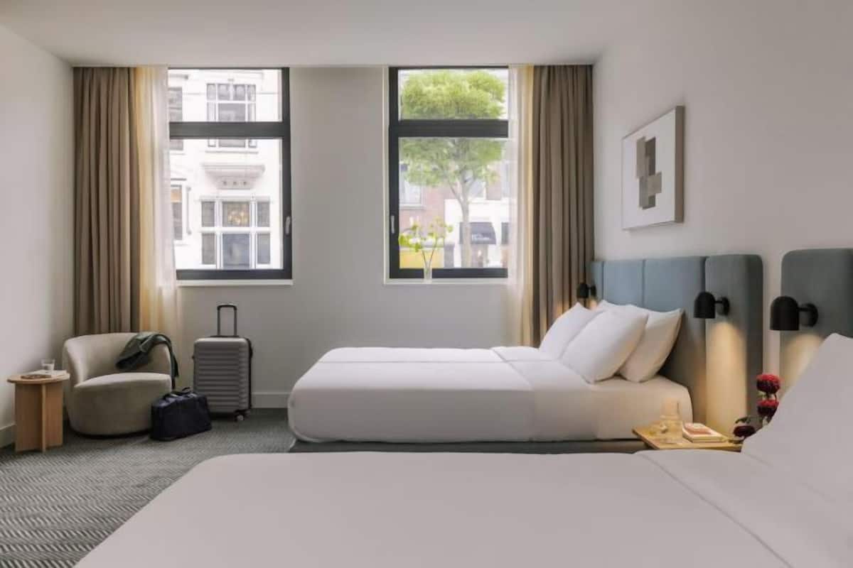 In-room safe, blackout drapes, free WiFi