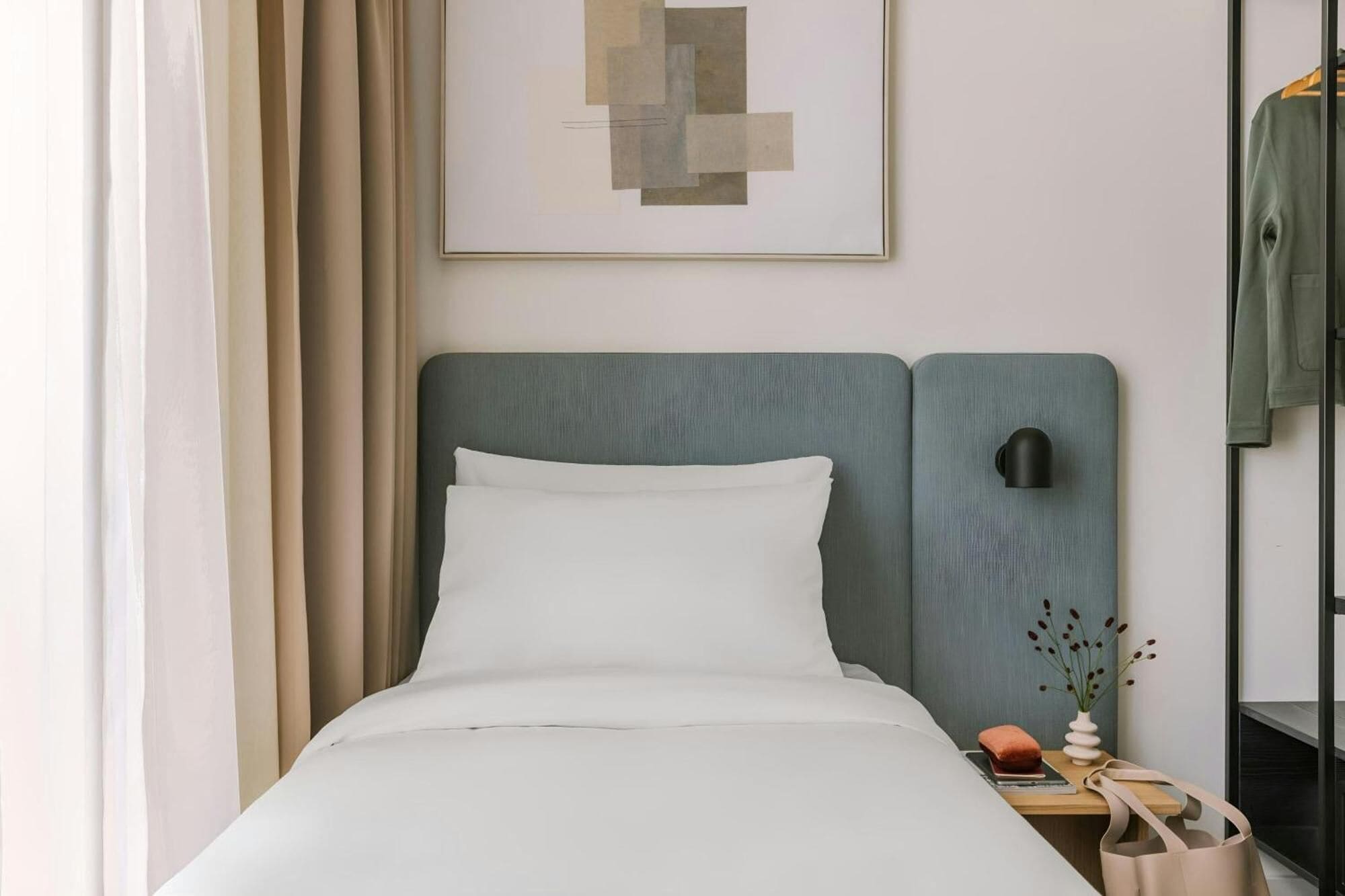 Caja de seguridad en la habitación, cortinas blackout y wifi gratis 