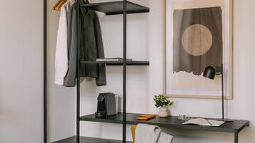 Een kluis op de kamer, verduisterende gordijnen, gratis wifi