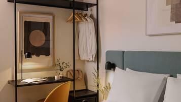 Een kluis op de kamer, verduisterende gordijnen, gratis wifi