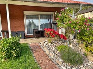 Property grounds - Vacation apartment in a beautiful, quiet location, away from the hustle and bustle, child-friendly (Heringsdorf)