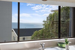 Interior - Moffat Beach, Clean, Comfy, Ocean Views (Sunshine Coast)