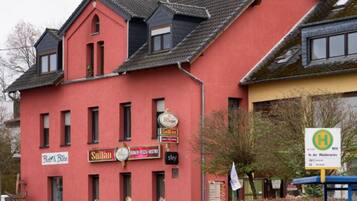 Mặt tiền nơi lưu trú