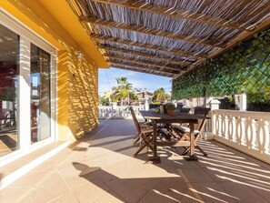 Outdoor dining - Villa Malaga by Interhome (Salou)