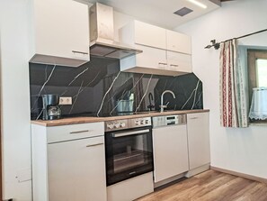 Frigorifero, forno, lavastoviglie, pentole/stoviglie/utensili