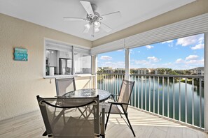 Outdoor dining - Coastal Comfort-Hwy 1 Condo 1/1.5 (Jupiter)