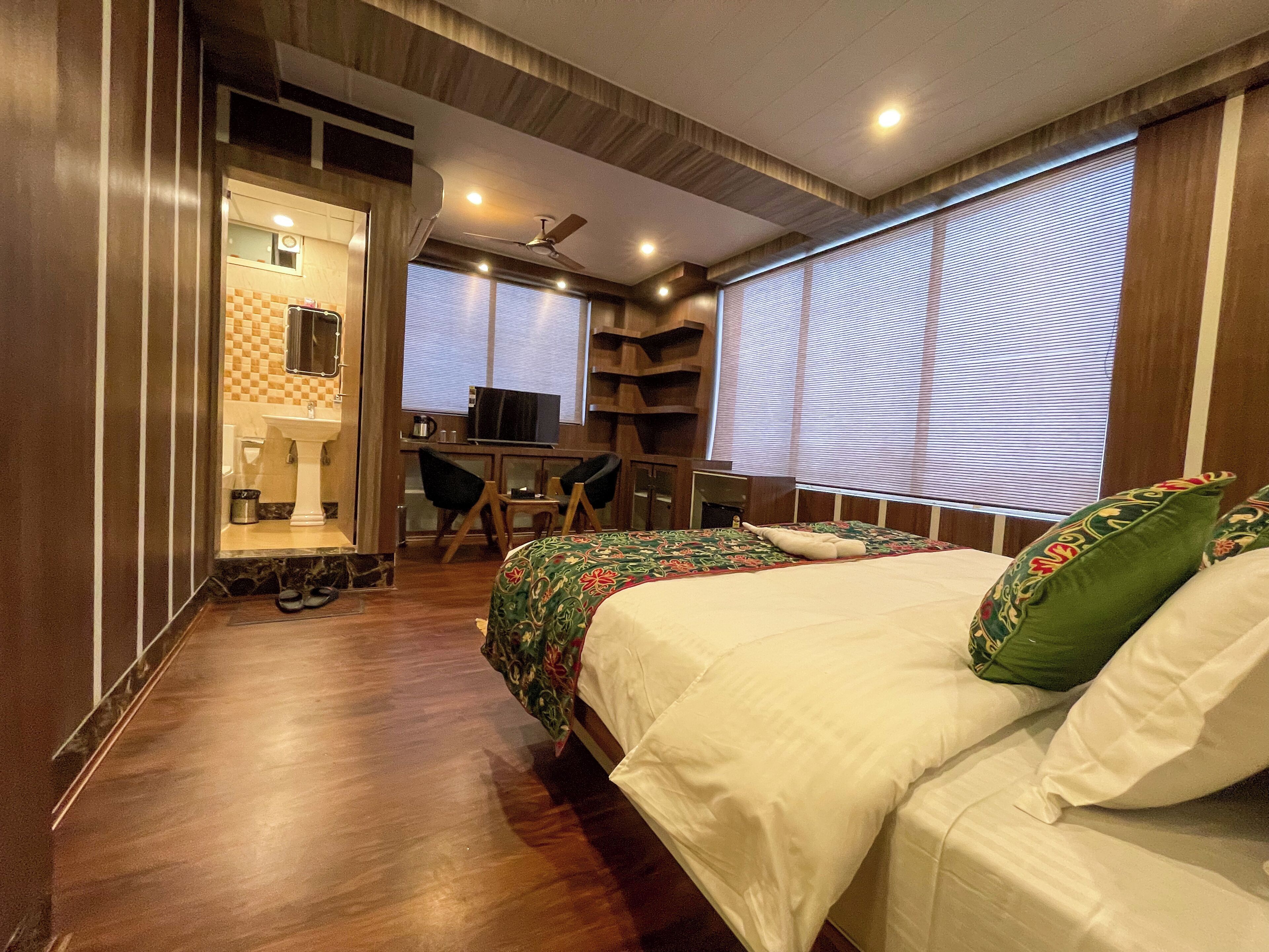 書桌、免費 Wi-Fi