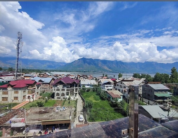 Front of property - Lake Serenade (Srinagar)