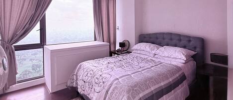 Strykejern/-brett, internettilgang og sengetøy