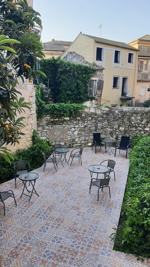 Outdoor dining - Indigo Apartment Corfu by Corfuescapes (Kerkira)